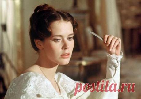 Valeri Denisov
Альбом: ЛЮБИМЫЕ АРТИСТЫ
Сильвия Кристель. Сильвия Кристель. Чувственная «Эмманюель» выросла, вы удивитесь, в монастырских стенах. Изюминка - медленное облизывание губ. Сначала своих.