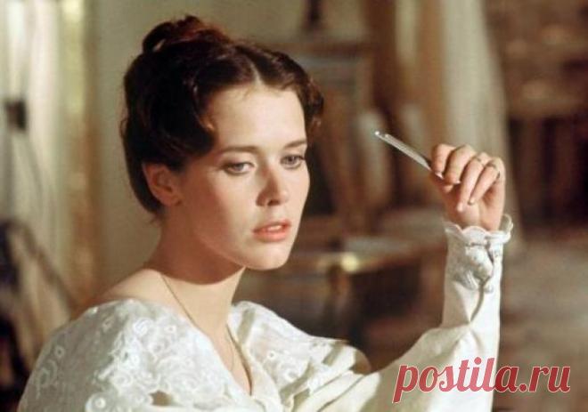 Valeri Denisov
Альбом: ЛЮБИМЫЕ АРТИСТЫ
Сильвия Кристель. Сильвия Кристель. Чувственная «Эмманюель» выросла, вы удивитесь, в монастырских стенах. Изюминка - медленное облизывание губ. Сначала своих.