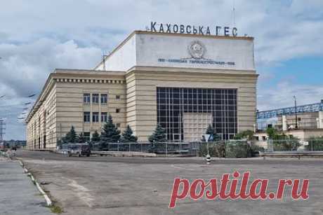В Кривом Роге начались проблемы с водоснабжением из-за удара по Каховской ГЭС. После удара по Каховской гидроэлектростанции (ГЭС) в Кривом Роге начались проблемы с водоснабжением, заявил мэр города Александр Вилкул. Он призвал жителей города прекратить панику и объяснил проблемы с водой резким увеличением ее забора. Ранее ВСУ нанесли удар по Каховской ГЭС и разрушили ее.
