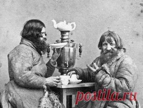 Почему кипячёная вода считается мёртвой для заваривания чая О пользе чая написаны целые трактаты. Целебные свойства этого напитка известны с древних времен. Современные исследования ученых разных стран выявили, что в чае содержится множество микроэлементов, которые не встречаются больше нигде. Этот напиток защищает наши сосуды от плохого холестерина, а дубильные вещества чайных листьев способствуют их укреплению. Главное – правильно заваривать чай.[С-BLOCK]