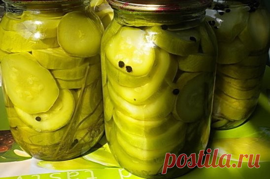 Кабачки маринованные по-болгарски
Доброго времени суток.Вот уже несколько лет готовлю кабачки (в этом году и огурцы) по этому рецепту, источник которого - мама макса, за что ей большое спасибо    
Состав: (на 4 шт. 1л банок)
3кг кабачков
2л воды
1 стакан(200г) сахара без горки
3 ст.л. с горкой соли
250г 9% уксуса
зелень (укроп, лист хрена)
4 зубка чеснока (я кладу это количество на 1л банку)
1 ч.л. чёрного перца горошка
лавровый лист 6-8 шт.
Приготовление:
1) Кабачки помыть, нарезать шайбами.