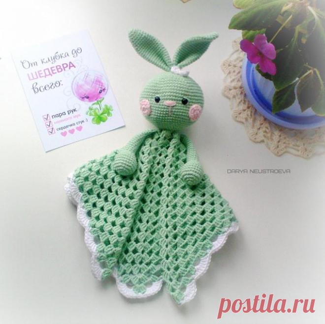 Бесплатный мастер-класс по вязанию Комфортер Зайка крючком. Автор описания - Дарья Неустроева. 🧶Схемы вязания игрушек IRINELY.ART🧵