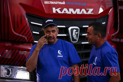 Добившийся подорожания иномарок «КамАЗ» похвастался финансовыми рекордами. Директор по маркетингу ПАО «КамАЗ» Ашот Арутюнян рассказал, что показатели финансового положения компании сейчас «просто бьют все рекорды». По самом консервативному сценарию отечественный автопроизводитель запланировал удвоение «в традиционных сегментах» выручки до 2030 года.