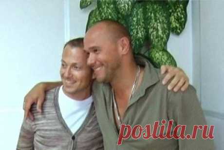 Новая любовь Максима Аверина, которую артист усиленно скрывает Максим Аверин – один из самых известных актеров современного кинематографа. Мужчина неоднократно появлялся в комедийных и драматических ролях.Вот только не смотря на свою яркую и успешную актерскую жизнь, похвастаться счастливой семейной жизнью Максим никак не может.За все время актерской деятельности Максиму Аверину приписывали немало романов с его партнершами по съемкам.Не так давно в сети стала появляться ин...