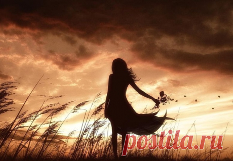 О, Господи, не дай мне заболеть, 
Повиснуть на руках у близких грузом, 
А разреши тихонечко стареть 
И вовремя в свою скатиться лузу.

Прошу тебя, не дай мне в тишине, 
Звенящей льдом, совсем одной остаться, 
Не замечая луч в своем окне, 
Уже «не быть» почти, а лишь «казаться».

О, Господи, не дай мне пережить 
Своих любимых. Если так случится, 
То помоги мне разум сохранить, 
И дальше жить, пусть раненой, но птицей.

И на меня не возложи вины, 
Такой, чтоб я под ней не ус...