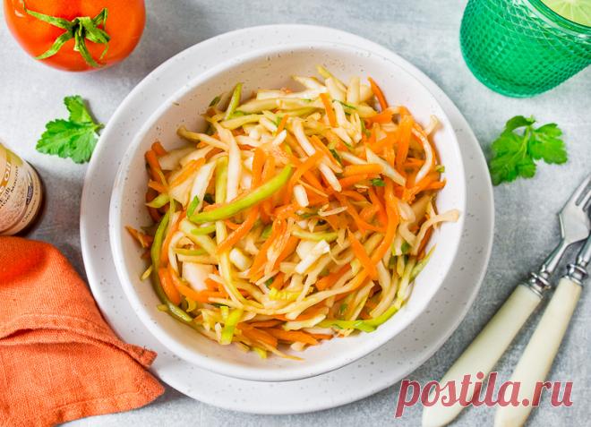 Свежий капустный салат с кунжутной заправкой на Вкусном Блоге Что может быть проще, чем салат из свежей капусты? Но если добавить в него немного кунжутного масла, он сразу же перестает быть “просто капустным салатом” 🙂 Это очень вкусно. И весьма диетично, кстати. А если добавить к этому еще и тот факт,что сейчас полно сочной молодой капусты – всё вообще…