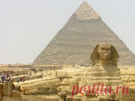 Гигантские древние мегалиты

Люди ломают голову над пирамидами Древнего Египта и похожими структурами в Центральной и Южной Америке, и удивляются, как ранние люди могли поднимать и передвигать такие огромные каменные глыбы? Конечно, они этого не могли. Ранние люди не строили этих структур...