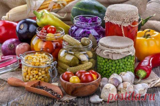 20 простых и вкусных заготовок на зиму Думаешь, чем бы еще запастись в разгар сезона? Тогда лови целых 20 идей простых и вкусных заготовок на зиму! Овощи, фрукты и ягоды, оригинальные вкусы или необычные сочетания – все это в твоем распоряжении. Тем более, мы нашли действительно легкие рецепты, которые не отнимут много сил!