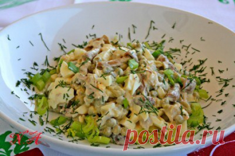 Салат с курицей и маринованными грибами / Мамина лаборатория