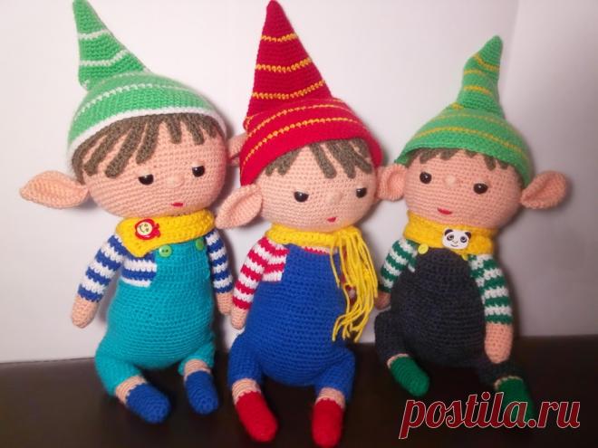 Вязаная игрушка ГНОМ 30 см (три варианта) . Ручная работа . Свяжу в любой расцветке. Одежда и колпак съемная,безопасные глазки.