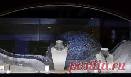 Adler christmas windows by Scénographe etc., Gstaad – Switzerland » Retail Design Blog