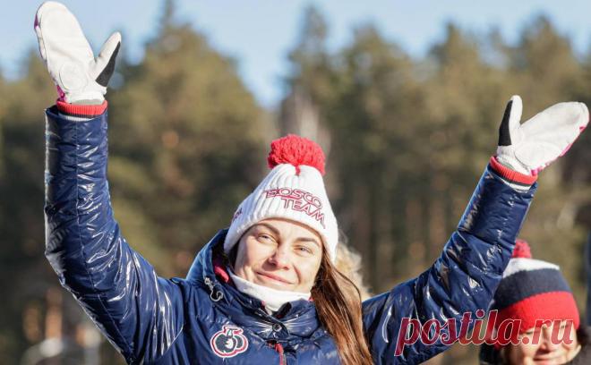Власти региона ответили на жалобу медалистки Олимпиады на низкую зарплату. Лыжница Анастасия Кулешова ранее заявила, что ее плохо поддерживает Нижегородская область, но она не будет выступать за другую. В областном Минспорте сообщили, что в регионе планируется удвоить стипендию членам сборных России