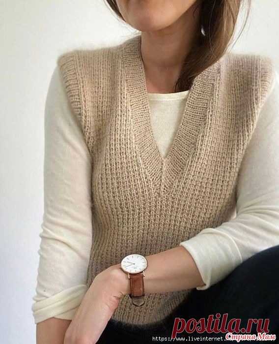 Жилет с глубоким врезом. Спицы. https://garntoppen.se/