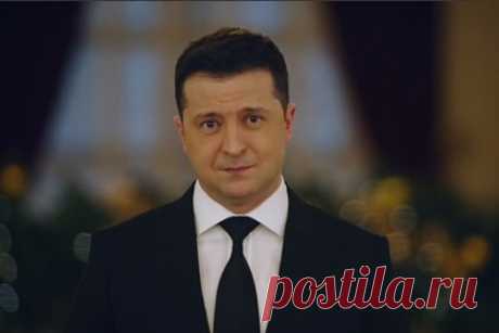 Зеленский назвал своей главной целью завершение конфликта в Донбассе. Президент Украины Владимир Зеленский назвал своей главной целью завершение войны в Донбассе. По словам Зеленского, линия разграничения в Донбассе исчезнет в реальности, когда ее удастся убрать в головах украинцев. Он также заявил, что Украину не пугает ни одна армия на украинской границе.