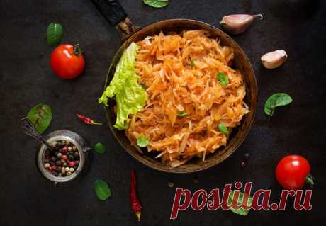 Очень вкусный рецепт тушеной капусты от Шефмаркет Капусту употребляют по всему миру: австрийцы и немцы за обе щеки уплетают шукрут, который представляет из себя свиные ножки с кислой капустой и пивом.
