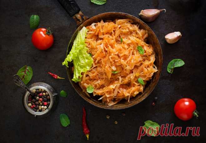 Очень вкусный рецепт тушеной капусты от Шефмаркет Капусту употребляют по всему миру: австрийцы и немцы за обе щеки уплетают шукрут, который представляет из себя свиные ножки с кислой капустой и пивом.