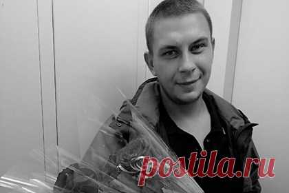 В Белоруссии мужчина умер в новогоднюю ночь после задержания милицией. Житель Речицы Гомельской области Змитер Усхопов умер после задержания сотрудниками белорусской милиции в новогоднюю ночь. Известно, что он был задержан на остановке общественного транспорта, когда собирался ехать к матери встречать Новый год после застолья с друзьями.