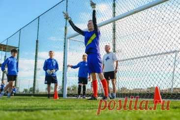 В Крыму финишировала значимая социальная инициатива  " Супер Герои в футболе " , в рамках которой дети с расстройствами поведения получили возможность заниматься спортом, итоговый фестиваль стал настоящим праздником, доказавшим эффективность футбола как средства для успешной физической и социальной адаптации.