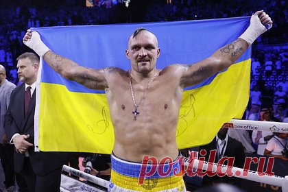 Усик ответил на вопрос о проведении поединка с россиянином. Украинский боксер Александр Усик ответил на вопрос о проведении поединка с россиянином. Спортсмен заявил, что в данный момент не согласился бы на такой поединок, и не может себе этого представить. «Я и сам бы этого не хотел. Там не с кем боксировать», — подчеркнул боксер.