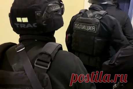 ФСБ задержала администратора террористического интернет-сообщества «Колумбайн». В Сочи сотрудники ФСБ задержали подростка, который был администратором интернет-сообщества запрещенного в России террористического движения «Колумбайн». Группа занималась пропагандой массовых убийств в школах. Права администрирования ему передал гражданин Украины, использующий ник Белая роза.