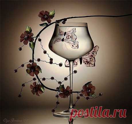 Композиции с бокалами.