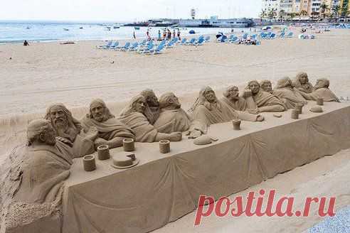 "Тайная вечеря" из песка