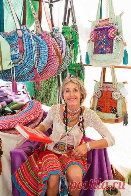 Джут, соломка, рафия - сумочки из этих материалов необыкновенно удобны и желанны летом! Они экологичны, стильны и напоминают о южном солнце и пляже