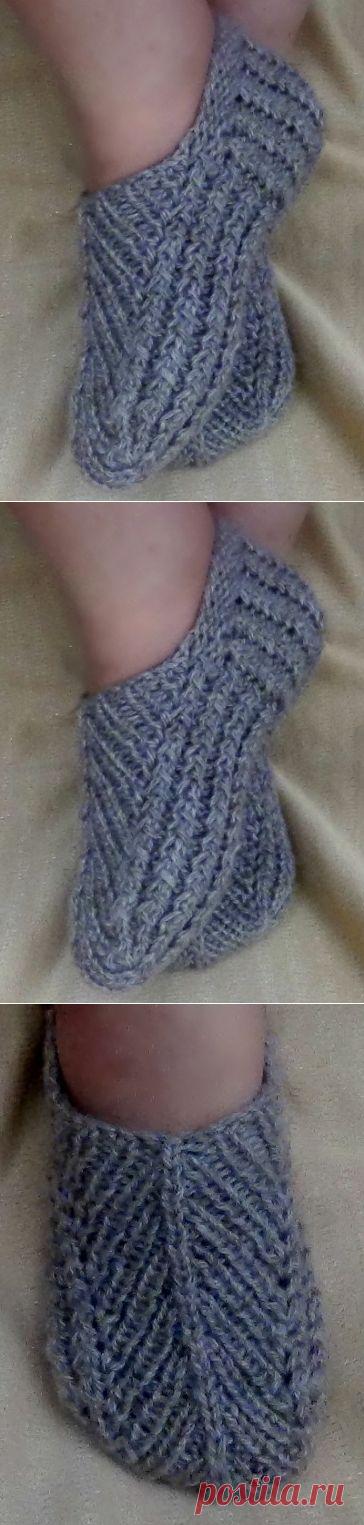 Следки спицами с подошвой ПЛЕТЕНКА.