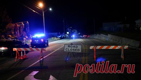 Устроивший стрельбу в штате Мэн ранее угрожал открыть огонь на военной базе. Устроивший стрельбу в городе Льюистон в американском штате Мэн угрожал открыть огонь на военной тренировочной базе в том же штате. Об этом сообщило агентство The Associated Press. Полиция ищет 40-летнего оружейного инструктора и ...