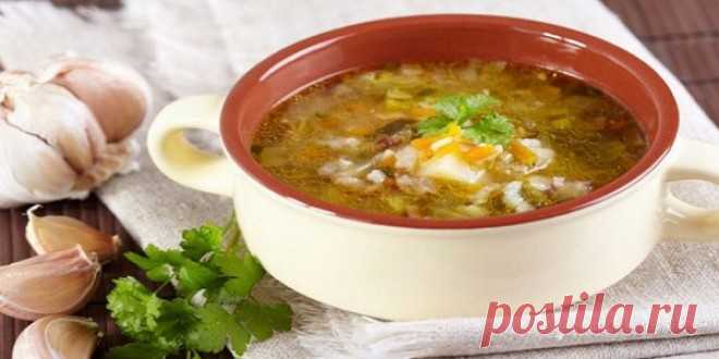 Рассольник с перловкай, такого вкусного первого блюда редко где встретишь. Обязательно попробуйте, даже если вы не любили рассольник ранее, теперь он станет самым любимым первым блюдом