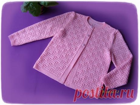 SAKURA/ВЕТКА САКУРЫ
Вязали так же? Поделитесь в комментариях. 
#кардиган_детский@knit_child, #узор_ажурный@knit_child

Пряжа слонимская 50% вискоза, 50 ПАН текс 31х2х4 плюс ещё одна ниточка п/шерсти. Ушло 250гр размер 36-38 (9лет) Спицы: полотно - 2,5. Горловина - 2,5; 2,25; 2,0.

источник https://www.ravelry.com/projects/Valga52/chiffon-card..

Пост может быть полезным? Сохраняйте себе на стену