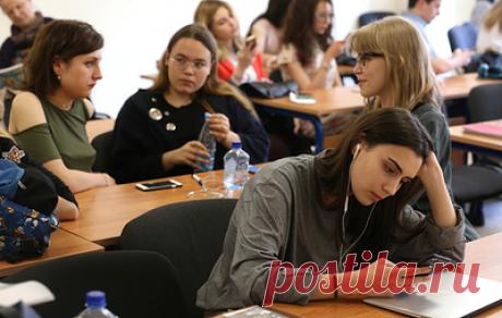 Минобрнауки поддержало идею уйти от обучения в магистратуре с непрофильным бакалавриатом. Замминистра науки и высшего образования РФ Дмитрий Афанасьев отметил, что для разных направлений могут быть другие решения