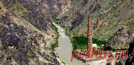 Джамский минарет – потерянная архитектура
Минаре́т (араб. منارة, манара, «маяк»)
Джамский минарет – единственная уцелевшая постройка древнего города Фирузкух, первой столицы султанов династии гуридов. Находится в пустынной местности северо-…