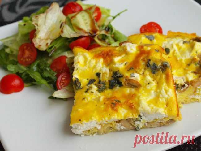 Фритата с шампиньонами, рикоттой и пореем.