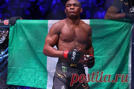 Чемпион UFC Усман признался в желании завоевать второй пояс. Американский боец смешанного стиля (MMA) Камару Усман признался, что хотел бы иметь два пояса Абсолютного бойцовского чемпионата (UFC). 34-летний чемпион UFC в полусреднем весе отметил, что в определенный момент понял, что может побороться за титул в полутяжелом весе.