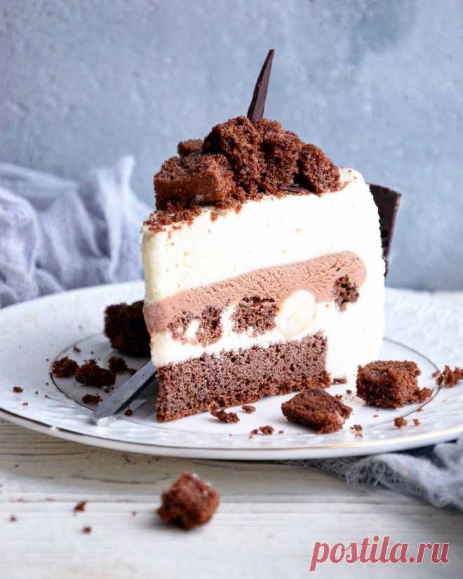 Торт Диабелла Италия славится не только пастой и пиццей, но и невероятно вкусными десертами. Всему миру известны Тирамису, Сабайон, Панна котта, Бискотти, Семифредо.. Все они славятся своей легкостью и деликатным вкусом. Представляю вашему вниманию еще один шедевр итальянской кухни - нежный воздушный муссовый торт Диабелла по рецепту известного и талантливого кондитера Луки Монтерсино. В его составе шоколадный бисквит, ганаш на молочном шоколаде с кусочками бисквита и цель...