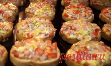 Стоит попробовать и уже не оторваться... Это ТОТ случай, когда просто — не значит невкусно. Бутерброды «Ленивая пицца». Статья автора «Готовим с Калниной Натальей» в Дзене ✍: Знакомо чувство, когда гости уже на пороге, а угощать нечем?