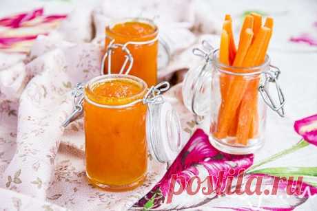 МОРКОВНЫЙ КОНФИТЮР

Это на столько же вкусно, на сколько и необычно. Самое интересное — этот конфитюр у меня попробовало человек сто, не меньше и только один самый подкованный кондитер догадался, что в состав входит морковь!

По продуктам — морковь лучше всего брать свежую, хрустящую, сладкую. А мед — с как можно более нежным и деликатным ароматом. Каштановый, гречишный не подойдет, он перебьет и забьет у вас весь вкус.
Показать полностью...