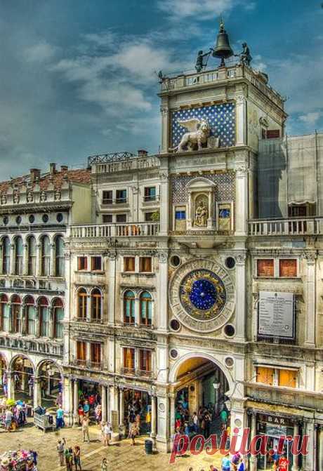 La Torre dell'orologio in Piazza San Marco Clock Tower in St Mark's Square   |  Pinterest