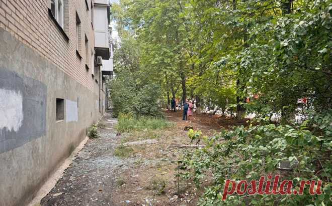 При атаке БПЛА в Ростове-на-Дону пострадали 13 человек. В результате атаки БПЛА в Ростове-на-Дону пострадали 13 человек, двое из них находятся в тяжелом состоянии, сообщил врио губернатора Ростовской области Юрий Слюсарь в своем телеграм-канале.