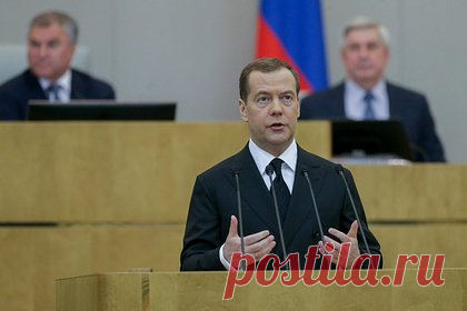 Медведев предрек неспокойные десятилетия. Ближайшие десятилетия не будут спокойными, так как страны Запада хотят обеспечить свое доминирование. Об этом в интервью заявил зампред Совбеза Дмитрий Медведев, его цитирует ТАСС.