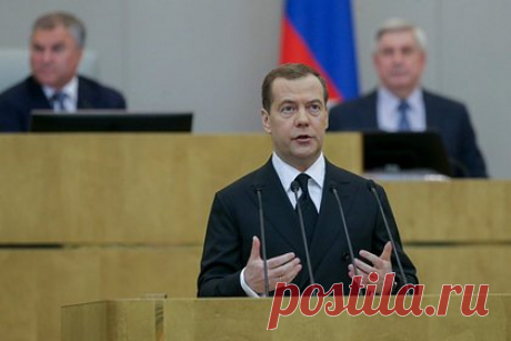 Медведев предрек неспокойные десятилетия. Ближайшие десятилетия не будут спокойными, так как страны Запада хотят обеспечить свое доминирование. Об этом в интервью заявил зампред Совбеза Дмитрий Медведев, его цитирует ТАСС.