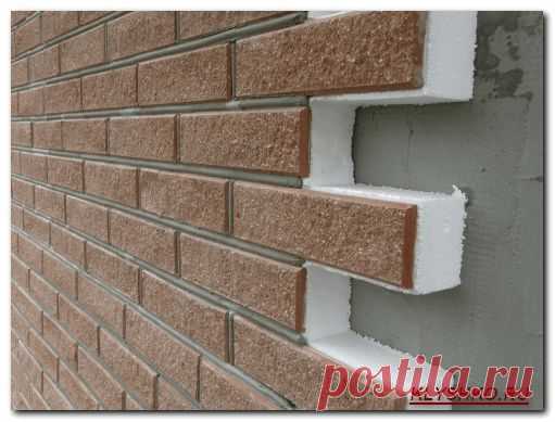 ПВХ сэндвич-панель, недостатки и достоинства 

Наиболее часто применяются жёсткие ПВХ листы. Их поверхность бывает матовой и глянцевой. Толщина пластины колеблется от 0,8 мм до 2,5 мм.

Слоистый пластик – это пластина, получаемая прессованием специальных тканей или бумаги, пропитанных определёнными полимерами. Под прессом поверхность ПВХ приобретает форму и окраску. Возможны варианты под «срез дерева», «короед», «барашек» и т.д.