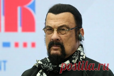 Сигал посетит фестиваль антифашистской песни в Самаре. Американский актер и продюсер Стивен Сигал примет участие в фестивале антифашистской песни под названием «Гитары в строю!» в Самаре. Артист выйдет на сцену в рамках мероприятия 6 мая. По информации регионального правительства, Сигал исполнит авторские композиции, а также мировые хиты блюза.