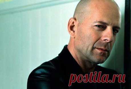 Уважения достоин тот, кто, совершая ошибки, имеет достаточно смелости, чтобы их признать и исправить.

Брюс Уиллис