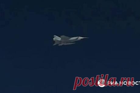 Россия показала пуск «Кинжала». Минобороны России опубликовало видео пуска гиперзвуковой аэробаллистической ракеты «Кинжал». Пуск проведен в рамках стратегических учений. Тогда же Минобороны России успешно провело старты с кораблей и подлодок Северного и Черноморского флотов ракет «Калибр» и «Циркон».