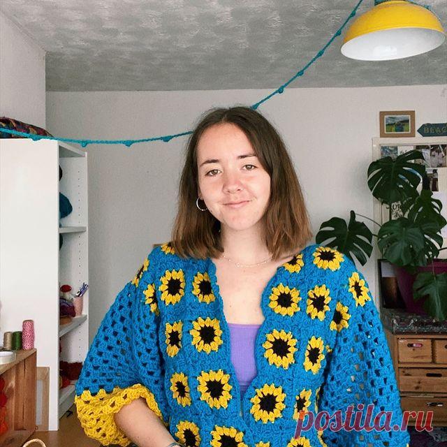 Super happy with today’s creation 🌻 still debating whether to keep this or pop it on Etsy😂🌻 
.
.
.

#crocheting #crochet #handmade #crochetersofinstagram #crochetaddict #crochetlove #h #instacrochet #amigurumi #knitting #yarn #crocheted #crochetlover #crochetinspiration #croche #crocheter #yarnaddict #rg #handmadewithlove #crocheteveryday #crochetpattern #ganchillo #knit #croch #yarnlove #diy #crochetando #crochetblanket #crochetgirlgang #etsy