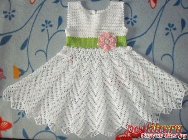 Белое платье для девочки. Крючок..
