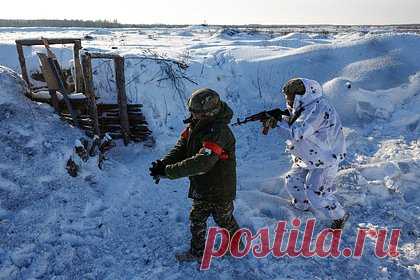 Полковник рассказал об изменениях в зоне СВО с приходом зимы. С приходом зимы ситуация на фронте во многом изменилась, в особенности, для украинских военных: техника, поставленная Западом, не подходит для таких погодных условий, она застревает и становится легкой мишенью. Также сказывается и ослабление боевого духа. Об этом рассказал полковник в отставке Виктор Литовкин.