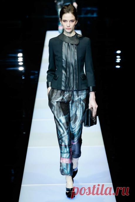 Giorgio Armani Fall 2015 Ready-to-Wear Collection Photos - Vogue